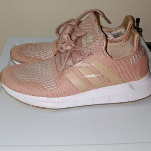 ADIDAS ORIGINALS WOMEN SWIFT RUNNING SHOE
